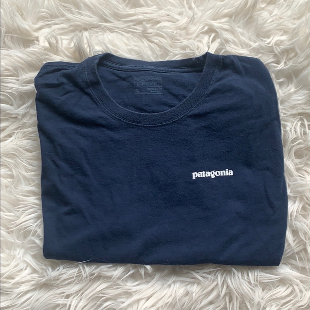 Men’s XL Patagonia T-shirt — Navy blue